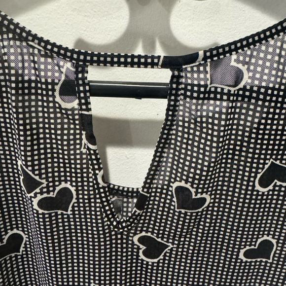 3/$20 Reitmans Sheer Black and White Heart Blouse with ruffle style bottom - Picture 4 of 6